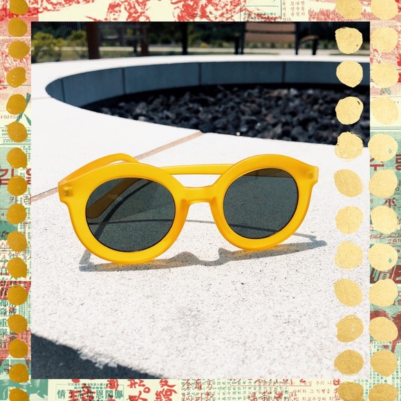 SOLD ⚡️☀️🕶 BRIGHT YELLOW SUNGLASSES - Picture 1 of 2